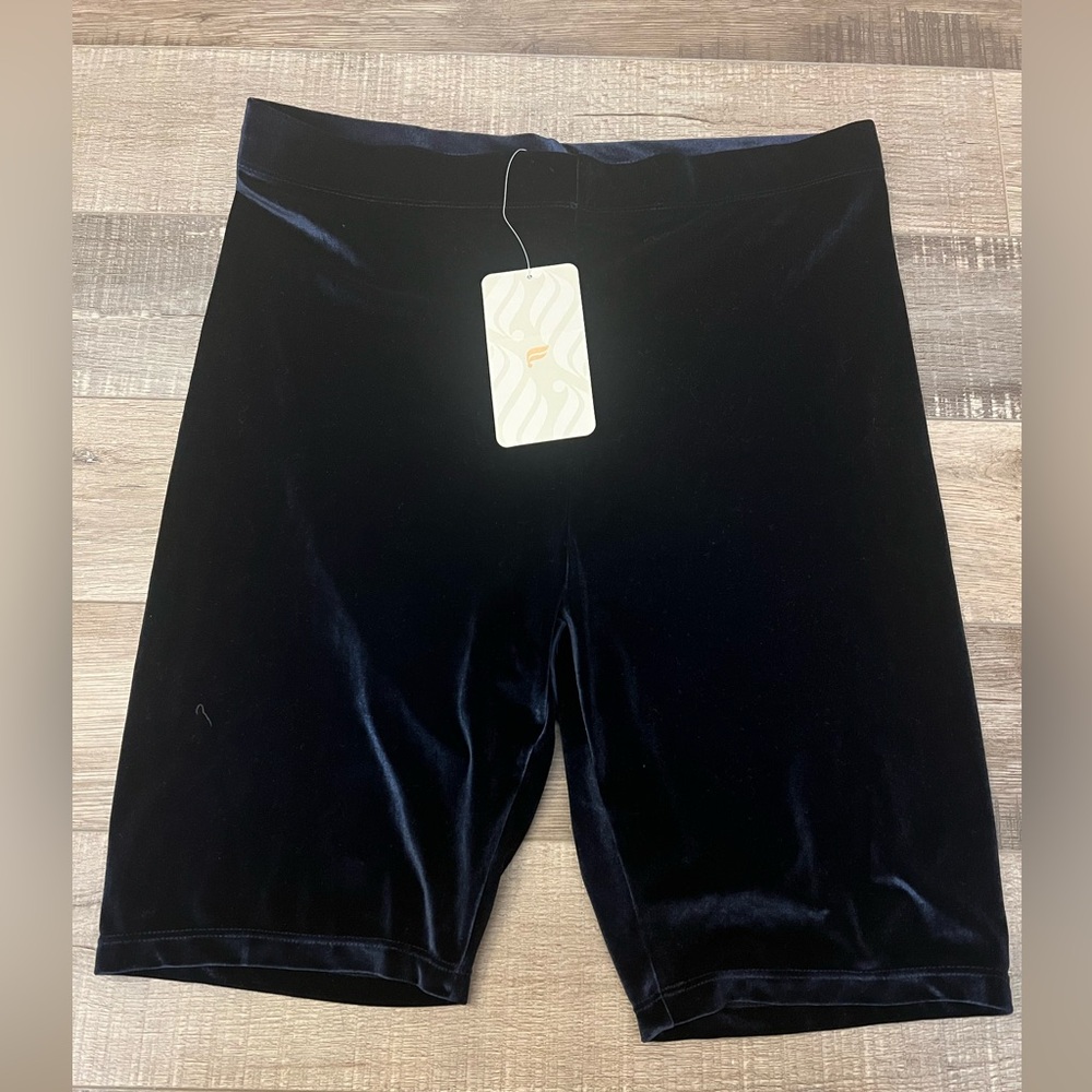 Fabletics High-Waisted dark blue Velour Bike Shorts Sz XXL NWT